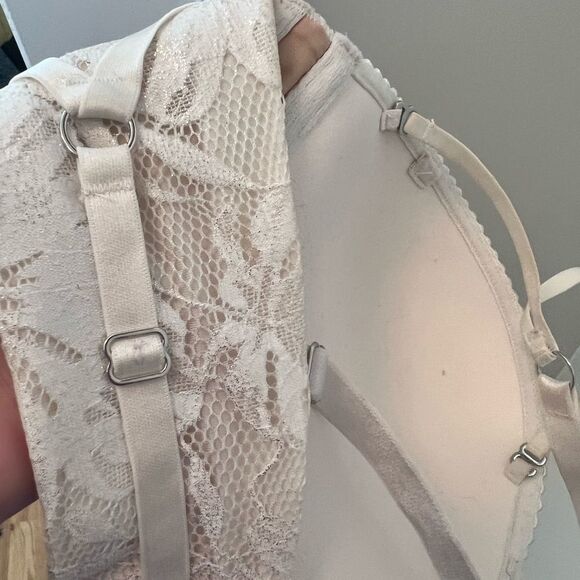 Beautiful Victoria’s Secret Bra - Worn 2x - Picture 7 of 7